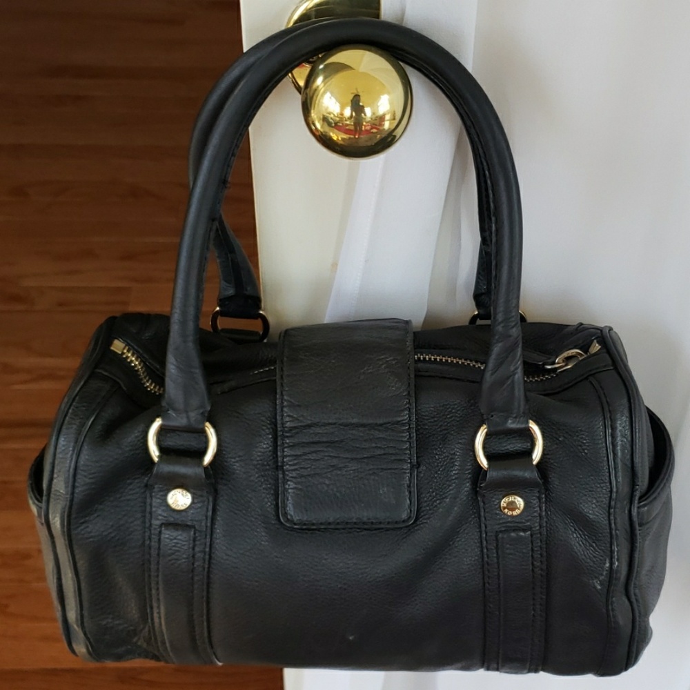 Micheal Kors black leather Hand/Shoulder bag. - Picture 4 of 7